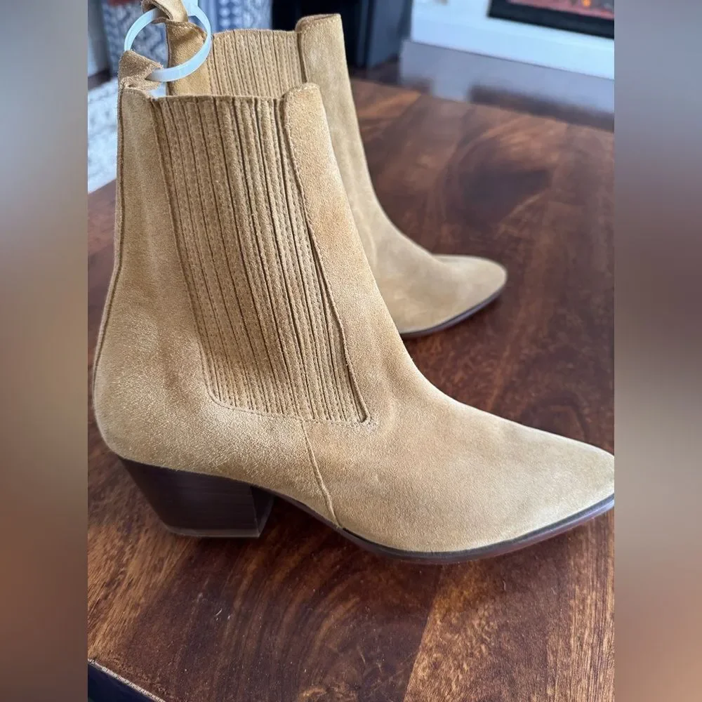Amelya Suede Leather Pointed Toe Boots EU 39 in Khaki